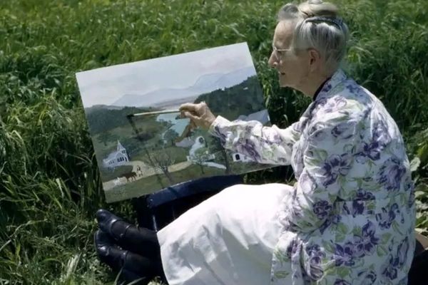 زنی که در هفتادسالگی دنیای نقاشی آمریکا را تسخیر کرد!