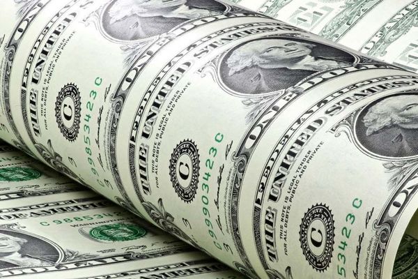 مدیریت نادرست دلار اقتصاد را لبه پرتگاه برده است