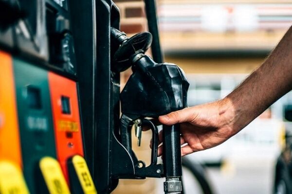طرح پزشکیان برای اصلاح قیمت بنزین/ بنزین به نفر چیست؟