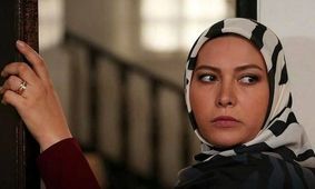 تیپ ناجور و زننده فریبا نادری با مانتوی جلو باز + عکس