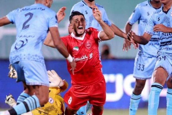 پنالتی یا اشتباه داوری؟ ادعای جنجالی پرسپولیسی‌ها درباره صحنه مشکوک +عکس