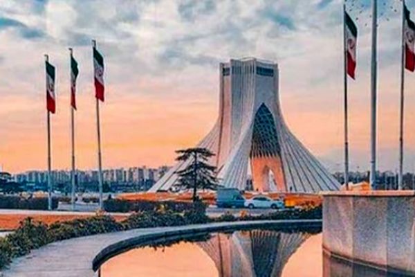 بیانیه مشترک 190 فعال سیاسی و مدنی؛ زمان اتحاد ملی فرا رسیده