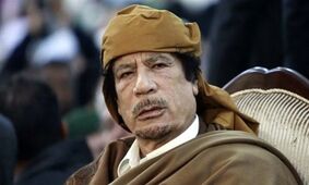 56 سال پیش؛ عکس کمتر دیده‌شده معمر قذافی و همسرش