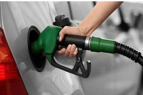 آینده قیمت بنزین سوپر وارداتی در سال آینده / دو سناریو محتمل!