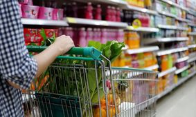  فروشگاه‌ها مردم را سرکیسه می‌کنند / هشدار جدی وزارت کار درباره کالابرگ الکترونیکی 