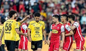 پشت پرده سنگ باران بازیکن سپاهان چیست؟/ نورافکن خاموش شد 