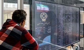 شاخص کل سبز ولی شاخص هم وزن قرمز + نمادها