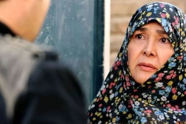 تصویری که زمان را متوقف می‌کند؛ چهره نوجوانی آفرین عبیسی در سال ۱۳۴۹!