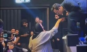 کنسرتی که همه را شوکه کرد: ادای احترام حامد آهنگی به مادرش وسط برنامه + ویدیو