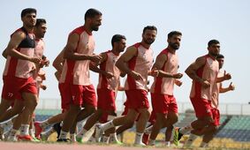 دروازه بان خارجی پرسپولیس آمد 