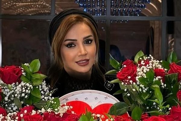 منزل لاکچری شبنم قلی‌خانی در دبی؛ ترکیب جذاب مبلمان طلایی و گچبری عروسکی!