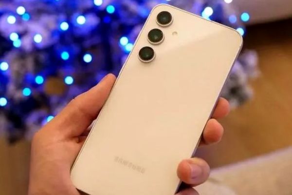 قیمت گوشی امروز شنبه ۱۸ بهمن ۱۴۰۴