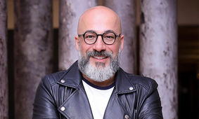 فیلم واقعا تلخ از گریه های جگرسوز امیر آقایی / اشک بازیگر پرطرفدار برای تنها خواهرش !