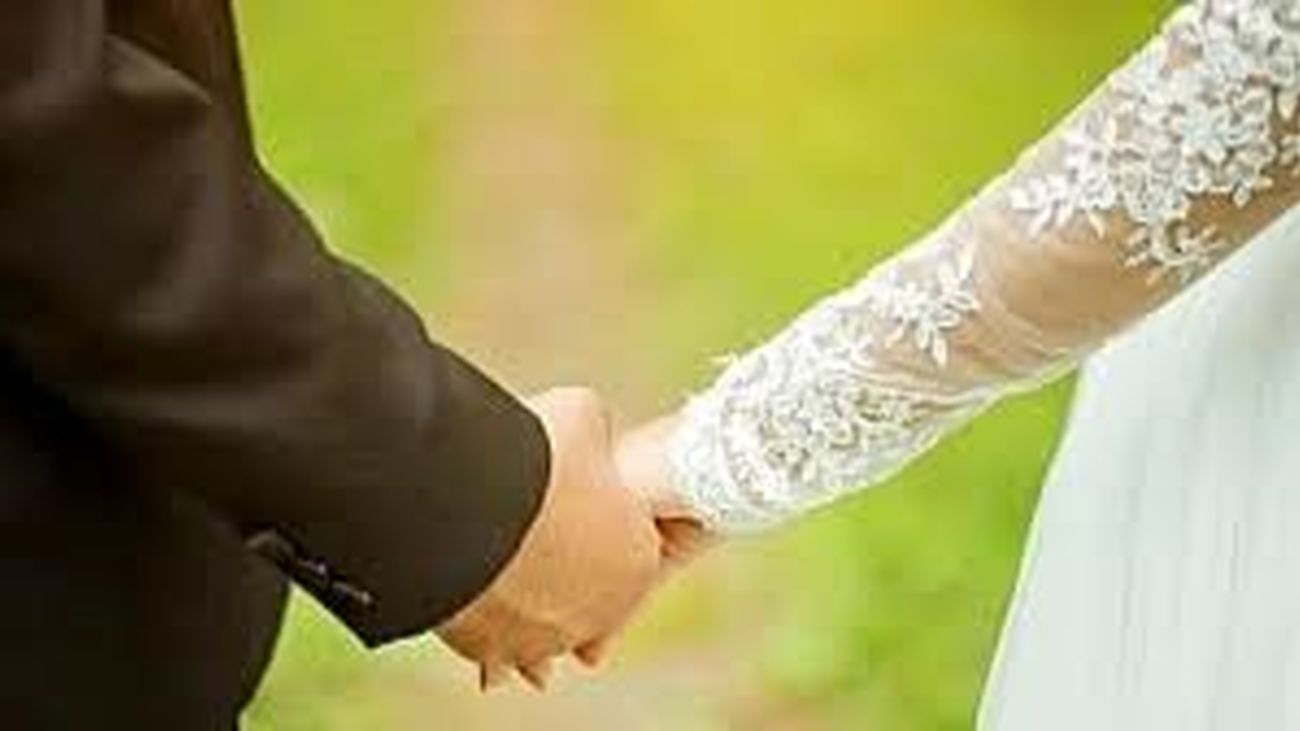 عکس غمگین ترین عروس دنیا در کنار داماد 92 ساله / این دختر فقط 22 سالش بود !
