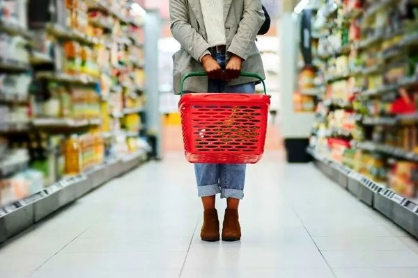 پیش‌بینی گرانی کالاهای اساسی با افزایش قیمت دلار