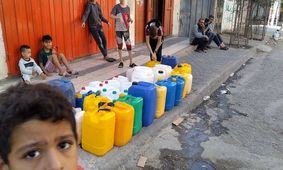 زندگی زیر محاصره / در اینجا ارزش آب از طلا هم بیشتر است 