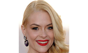 دلربایی خانم بازیگر جذاب با گوشواره های الماس درخشان + عکس