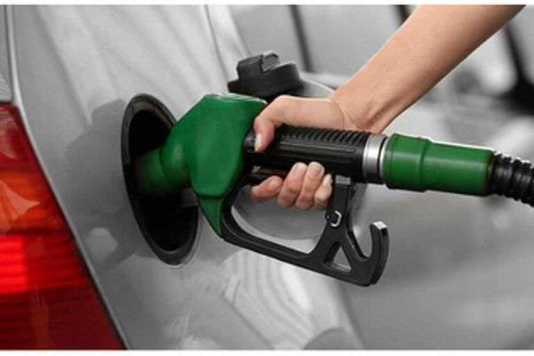 هر لیتر بنزین با قیمت 25 تا 35 هزار تومان تعیین شد!