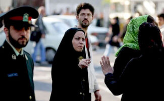 خسروپناه: مسئله حجاب را نمی‌توان با تصمیم‌های احساسی حل کرد