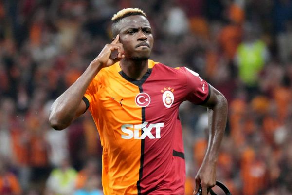 دستمزد شگفت‌انگیز اوسیمن در گالاتاسرای لو رفت!