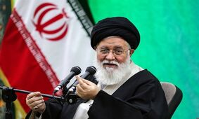 نظرات امام جمعه مشهد درباره قیمت دلار و سفرهای خارجی
