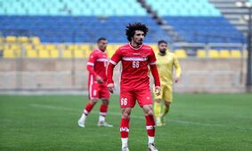 اینجا فوتبال است یا میدان جنگ؟ / ستاره پرسپولیس با نارنجک مصدوم شد+ عکس