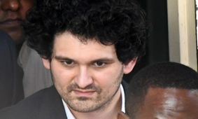 سم بنکمن-فرید، مدیرعامل سابق صرافی FTX با استرداد خود به ایالات متحده موافقت کرد
