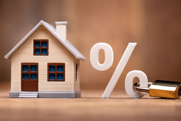 تورم شدید در اقتصاد ایران/ آیا انفجار قیمت مسکن در راه است؟