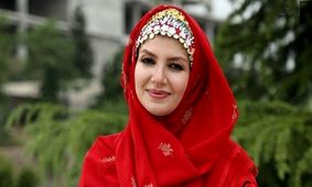 عکس صمیمانه مجری معروف صداوسیما و خاله شادونه در اصفهان