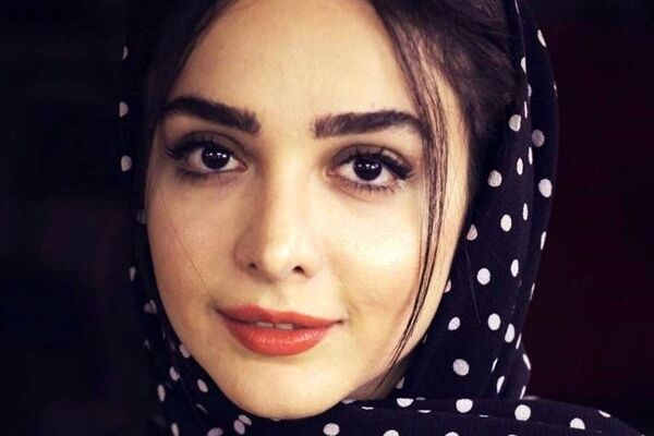 تابلوی دیواری لوکس آینه‌کاری شده در خانه المیرا دهقانی + عکس