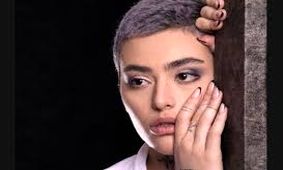 عکس های خجالت آور از ریحانه پارسا / به خاطر پول دست به هر کاری می زند !