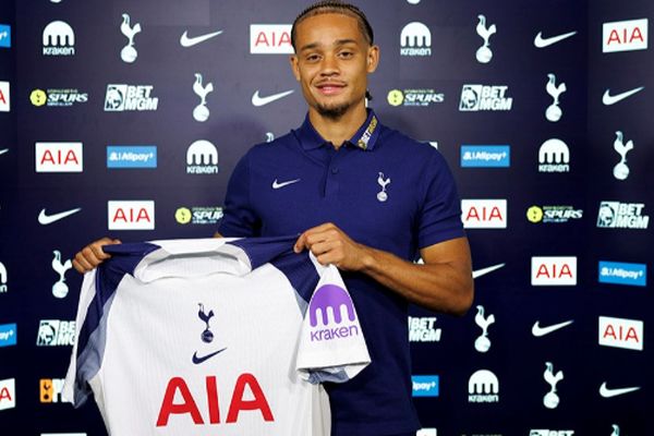 هایجکت بزرگ تاتنهام از چلسی/ ژاوی سیمونز به تاتنهام پیوست!