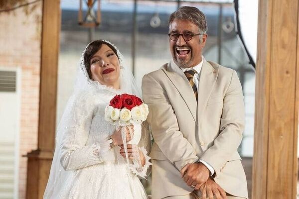 حرکت جنجالی پژمان جمشیدی با دختر عموش در شب عروسیش! فیلم