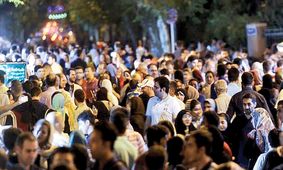 قدم زدن روی اعصاب جامعه