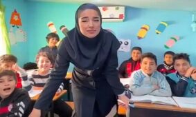 جنجال فیلم باورنکردنی از خانم معلم اخراجی در قائمشهر / صدف دائم در حال جلب توجه !