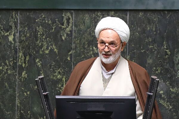 کنایه تند نماینده قم: گناه بی‌حجابی‌ها به گردن پزشکیان، قالیباف و دیگران هم هست
