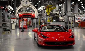 فراری رکورد فروش خود را در سال ۲۰۲۲ شکست / رشد ۷۲ درصدی فروش خودرو در بازار چین