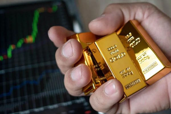 آیا قیمت طلا تا پایان ۱۴۰۴ صعودی است؟ / بخریم یا بفروشیم؟