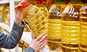 پشت پرده فروش اجباری در بازار / روغن در ازای تن‌ماهی و رب! 
