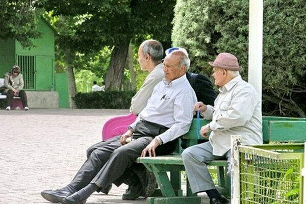  بازنشستگان تامین اجتماعی: معوقات ما را با قیمت دلار امروز حساب کنید 