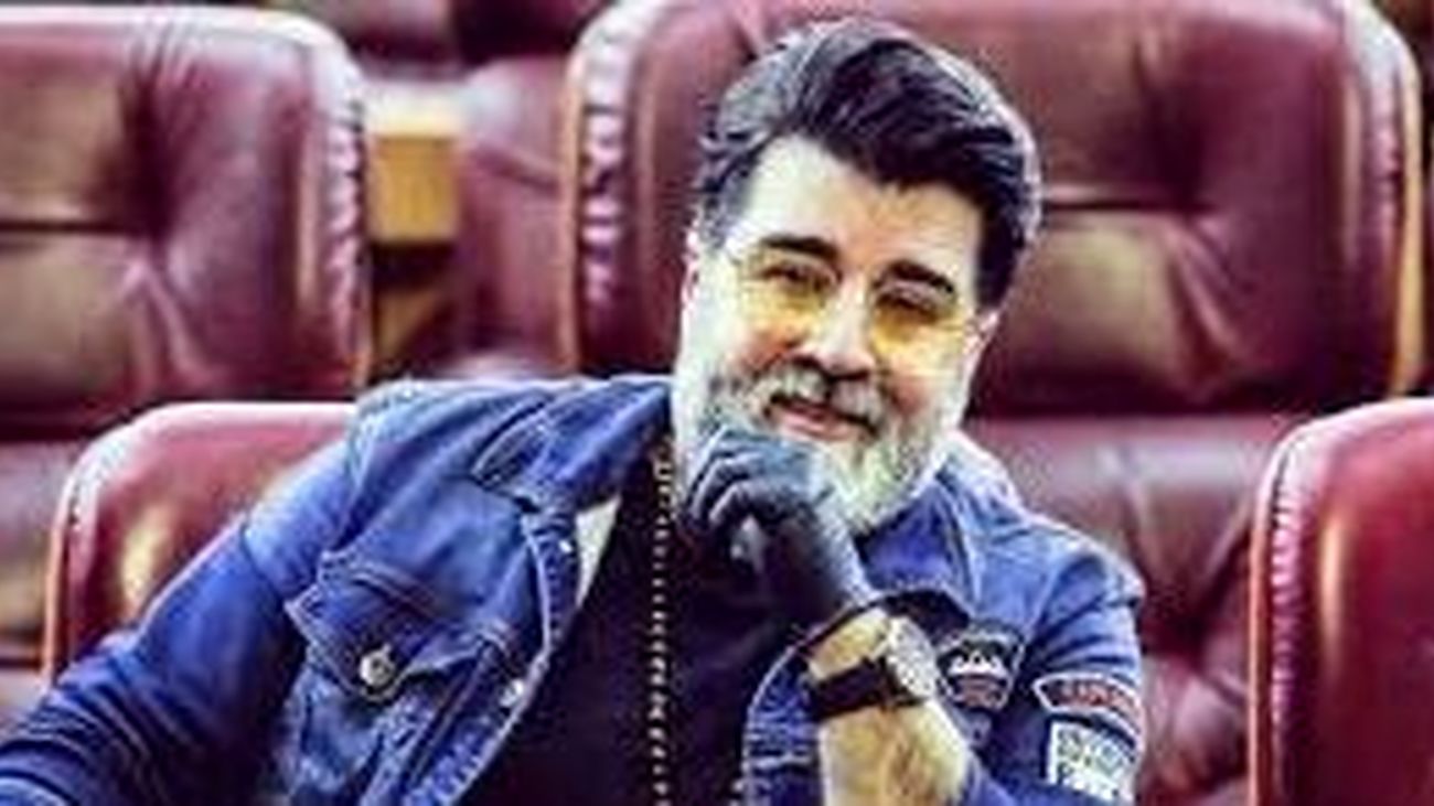 همسر مهدی یغمایی اشک آقای خواننده را درآورد / شما هم ببینید گریه می کنید !