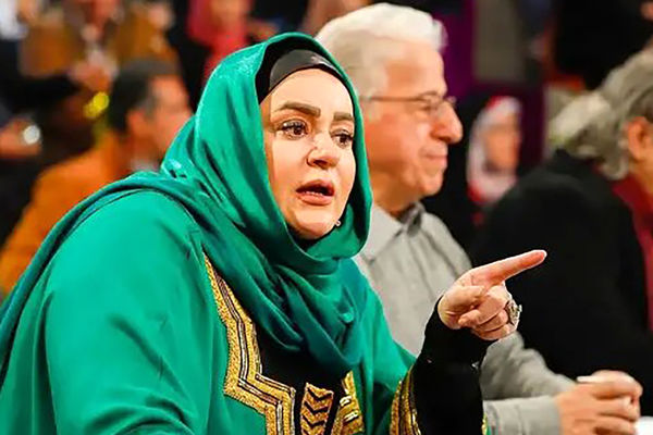 تصویری کمیاب از نعیمه نظام‌دوست، با چادر! +فیلم