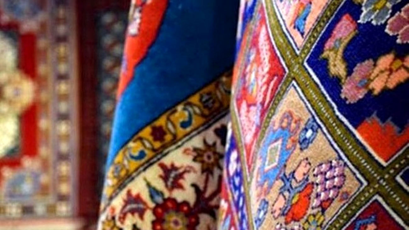 جدول قیمت انواع فرش دستبافت در بازار / نکات مهم درباره مراقبت و نگهداری از این فرش ها