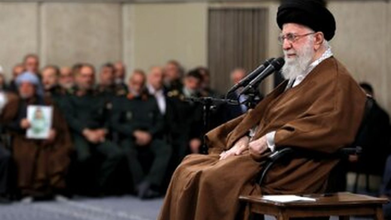 تعلیق حساب کاربری رهبر انقلاب از سوی شبکه ایکس