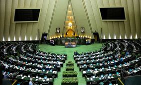 مجلس درگیر تسویه‌حساب‌های سیاسی؛ اقتصادِ ملتهب بی‌پناه ماند