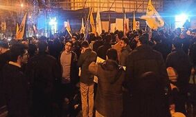 تجمع شبانگاهی مردم تهران در نزدیکی دفتر رئیس جمهور 