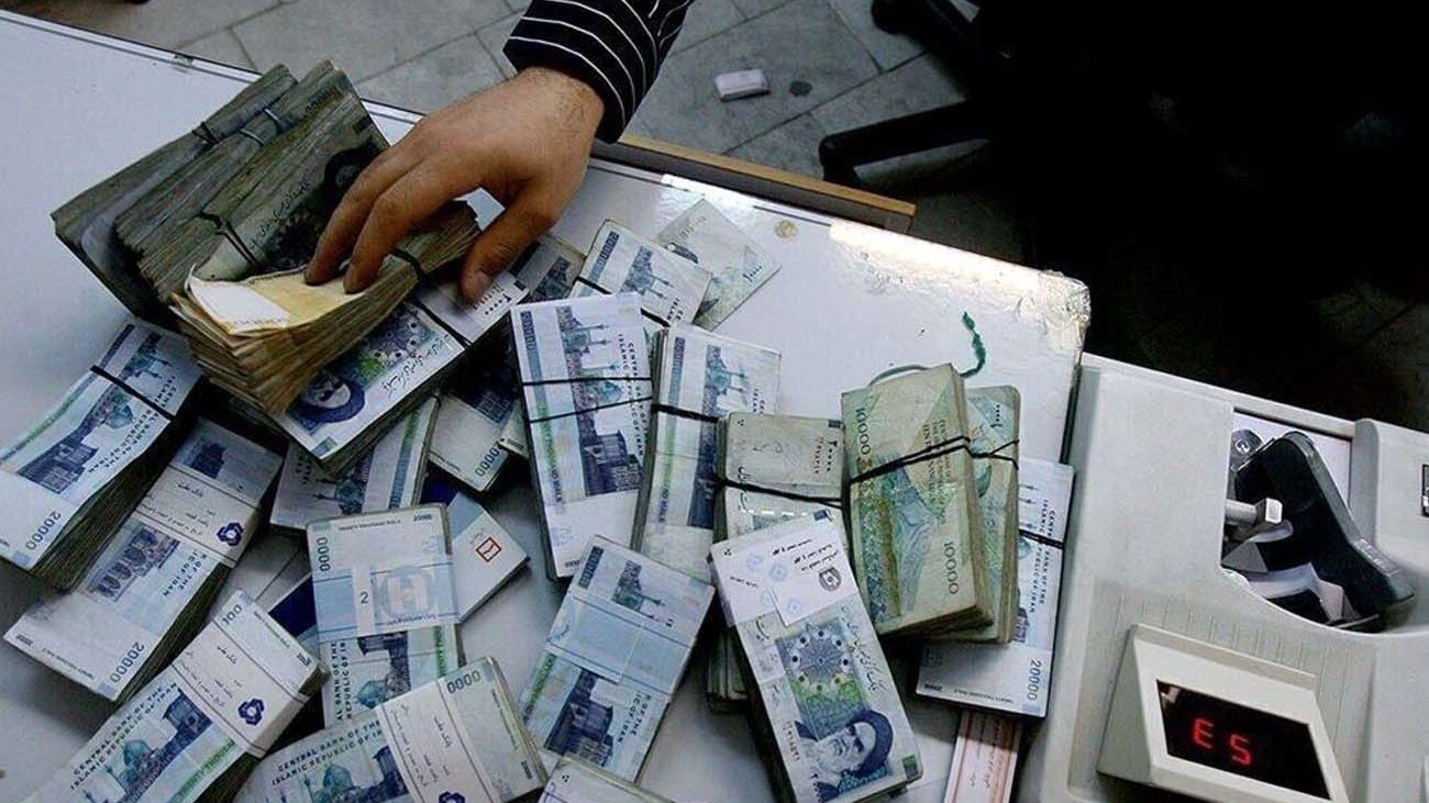 خبر خوش دولت برای کارگران و کارمندان در ایام نوروز / عیدی کارمندان دولت چقدر است؟
