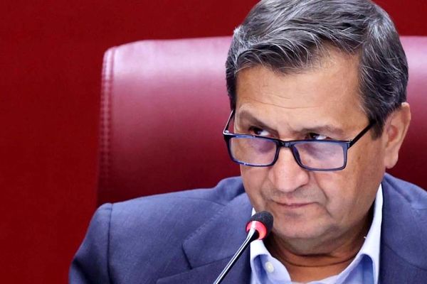 زمان جلسه استیضاح وزیر اقتصاد مشخص  شد / گام های لرزان همتی  + فیلم