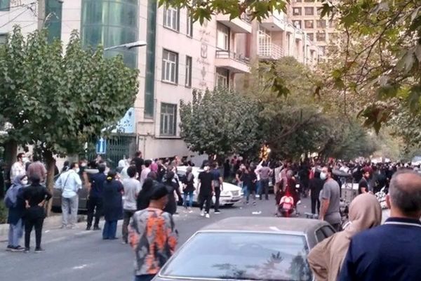 عادی‌سازی خیابان/چرا نمایش توده‌ای به کار سیاست نمی‌آید؟